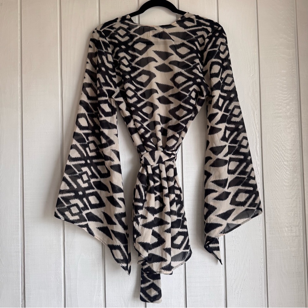 Show me your Mumu Flare Sleeve Cardigan - Picture 2 of 5